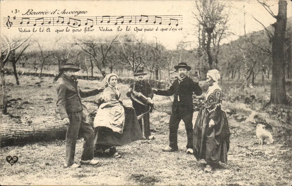 Bourrée d'Auvergne — Dorfszene — Imprenière Phototypique de La Haye — n° (3) - Vorderseite