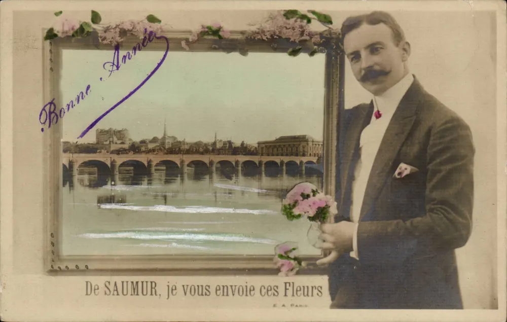 Saumur — vista do ponte sobre a Loire — homem com buquê — E.A. Paris - Frente