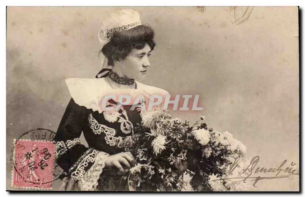 Junge Frau in eleganter Kleidung — mit Blumenstrauß — Verlag M. Deneubœuf - Vorderseite