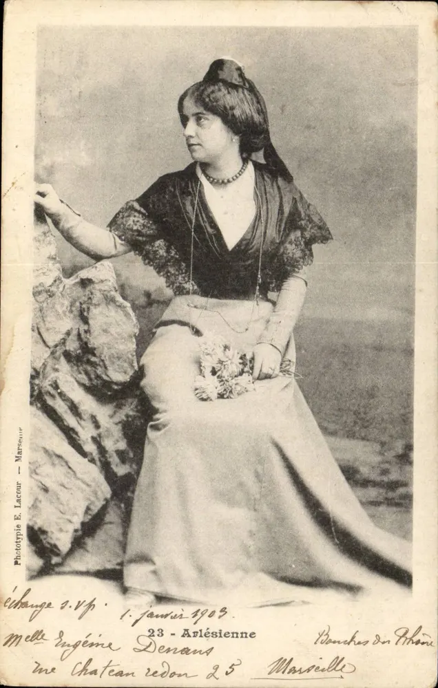 Miss Eugénie Denans — Arlésienne — Phototypie E. Lacour — Marseille - Vorderseite