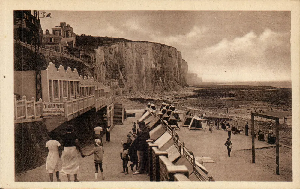 Ault — Die Abfahrt zum Strand und die Promenadenmauer — Cº des Arts Photomécaniques, Paris-Strasbourg - Vorderseite