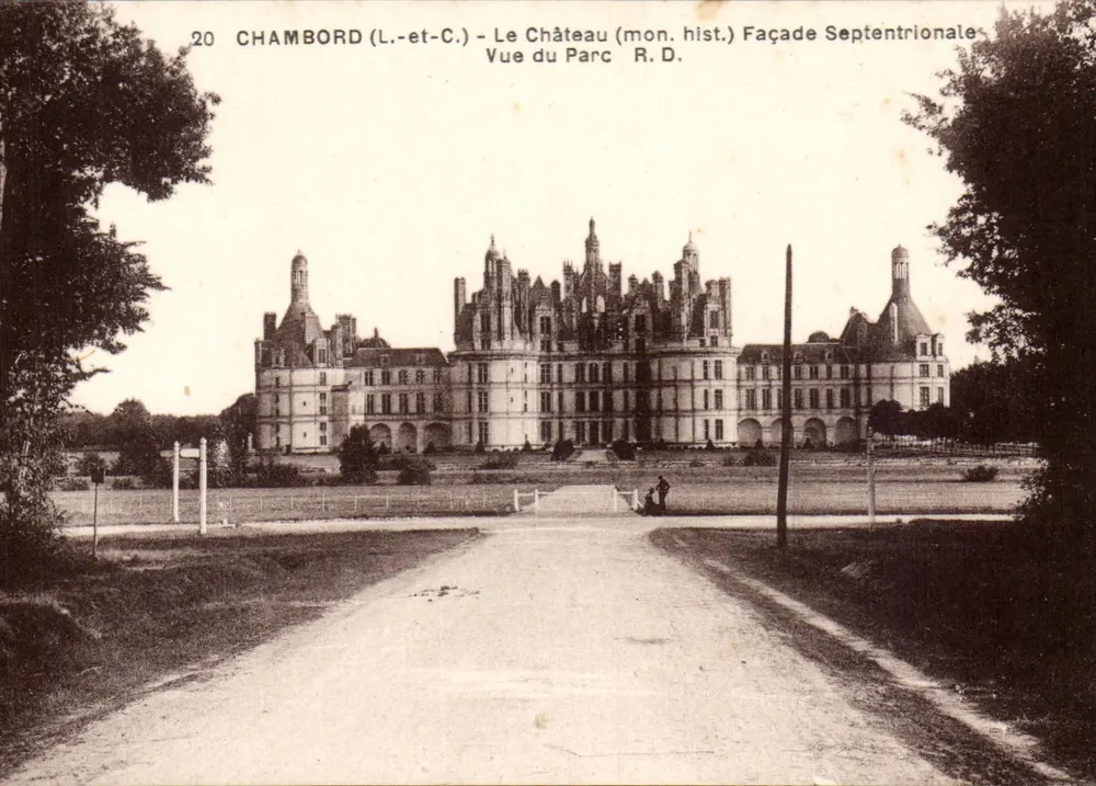 Chambord (L.-et-C.) — Das Schloss (Denkmal historischen Interesses) Nordfassade — R.D. - Vorderseite