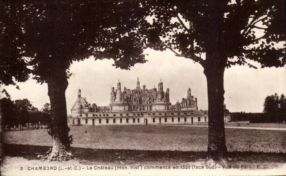 Chambord (Loir-et-Cher) — Das Schloss (Denkmal) begonnen 1526 (Südseite) — Ansicht des Parks — R. D. - Vorderseite