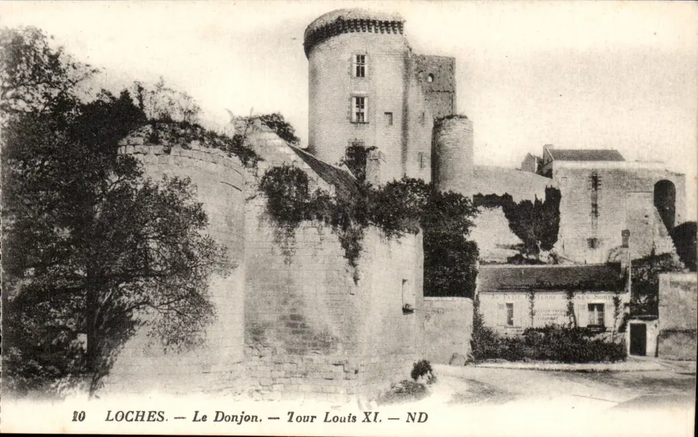 Loches — Der Bergfried — Turm Louis XI — ND - Vorderseite