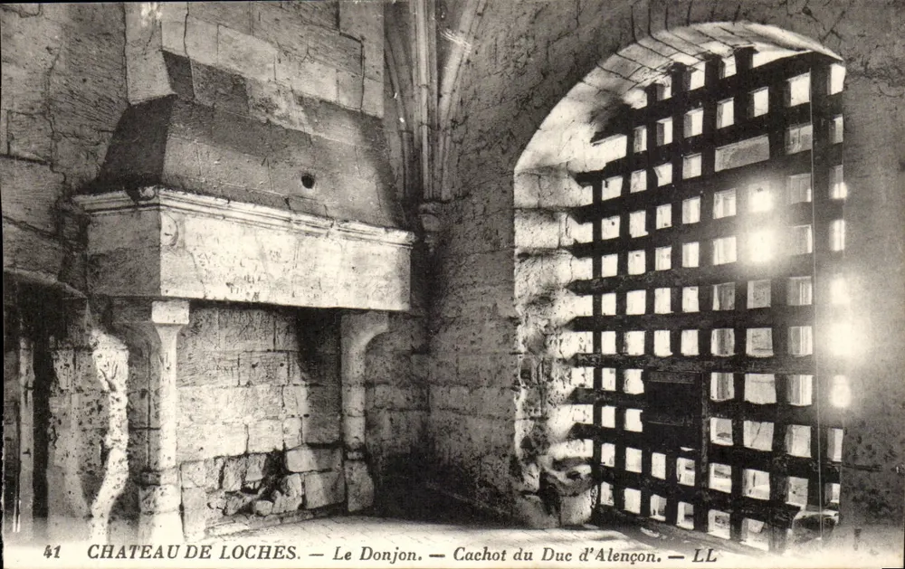 Castelo de Loches — O Donjon — Cachot do Duque d'Alençon — LL - Frente