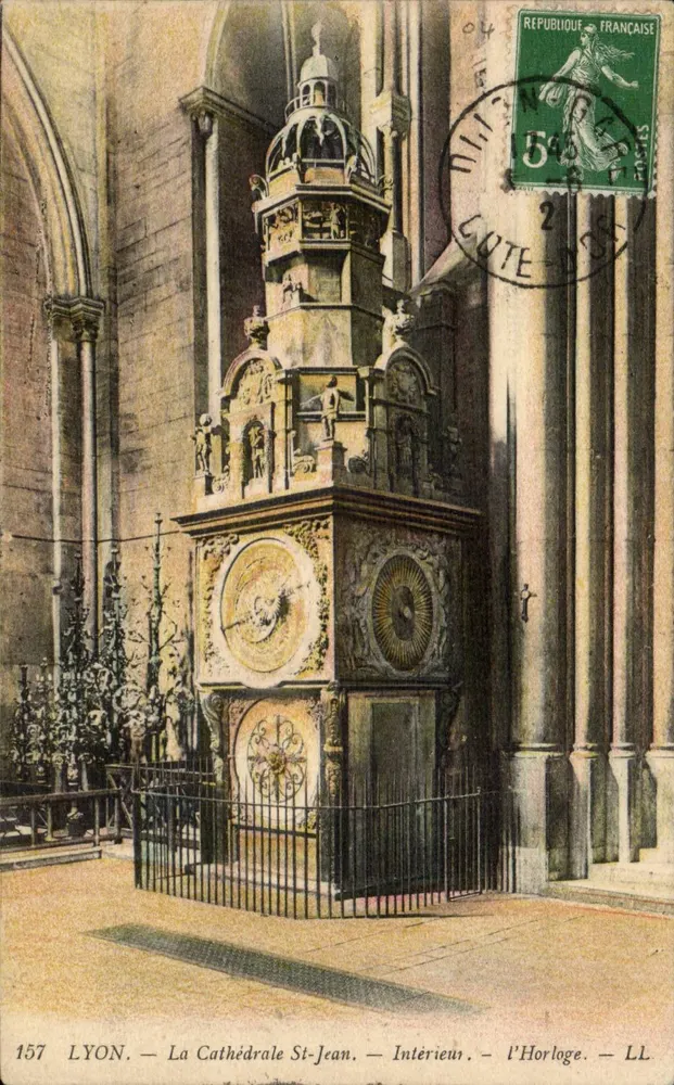 LYON. — Die Kathedrale St. Johann. — Innenansicht. — Die Uhr. — LL - Vorderseite