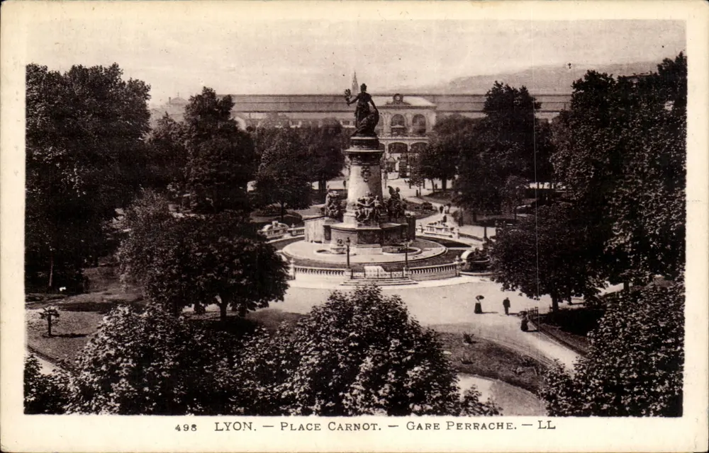 LYON — Place Carnot — Gare Perrache — LL - Frente