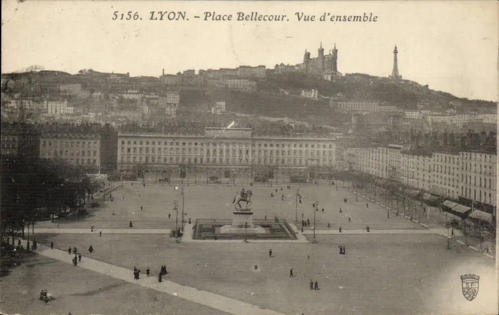 LYON. - Place Bellecour. Vista geral — editor S.E. n° 5156 - Frente