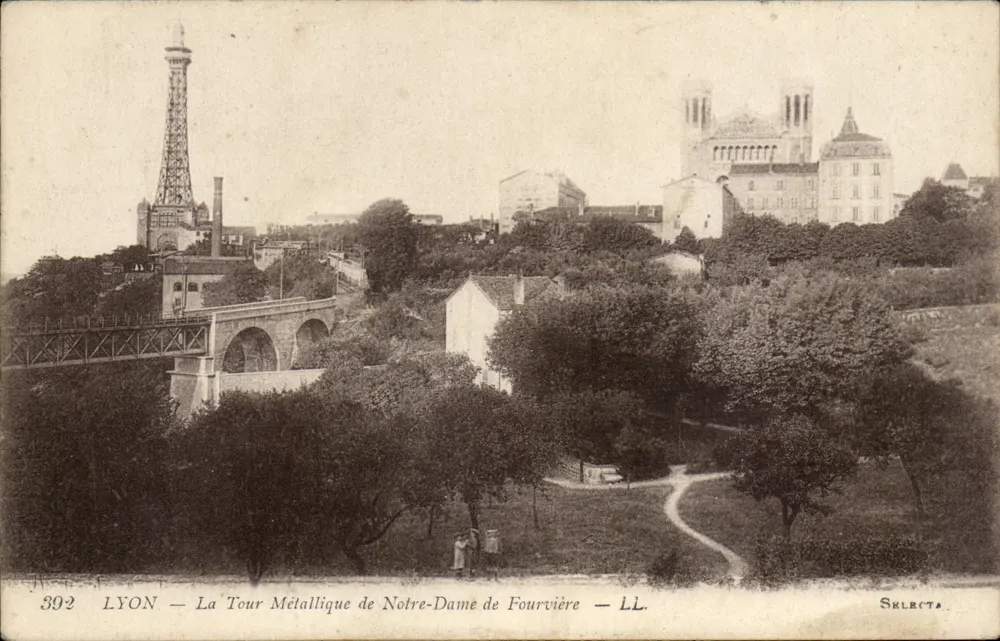 LYON — Die Metalltürme der Notre-Dame de Fourvière — LL. — Sélecta - Vorderseite