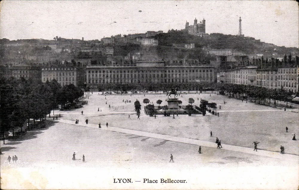 LYON — Praça Bellecour — V. Bourdillon, Thiers - Frente
