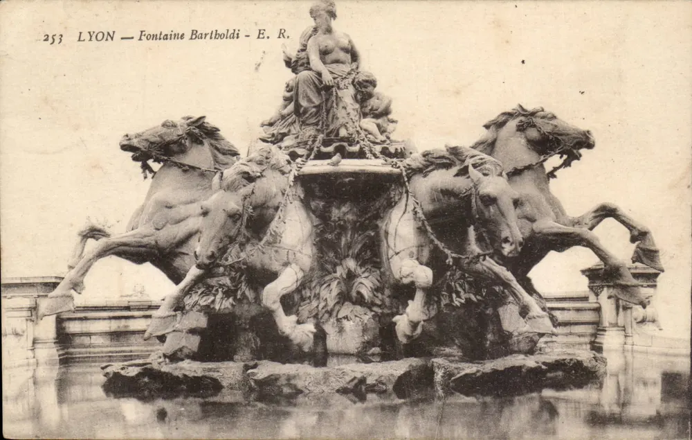 LYON — Fontaine Bartoldi — E. R. n°253 - Frente