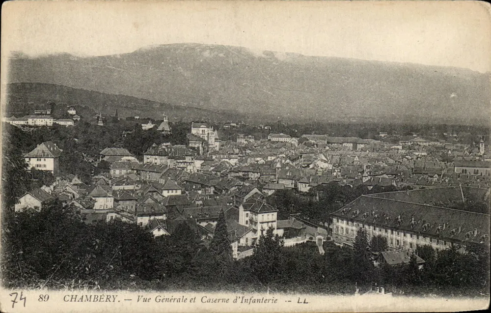 Chambéry — Vue Générale et Caserne d'Infanterie — LL - Recto