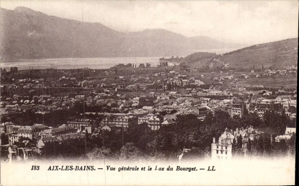 Aix-les-Bains — Vista geral e o Lago de Bourget — LL - Frente