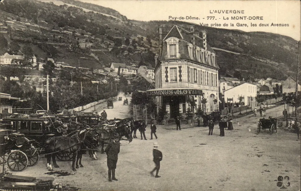 Le Mont-Dore — Vue prise de la Gare, les deux Avenues — L'Auvergne, Puy-de-Dôme, 777 — Hôtel Terminus - Vorderseite