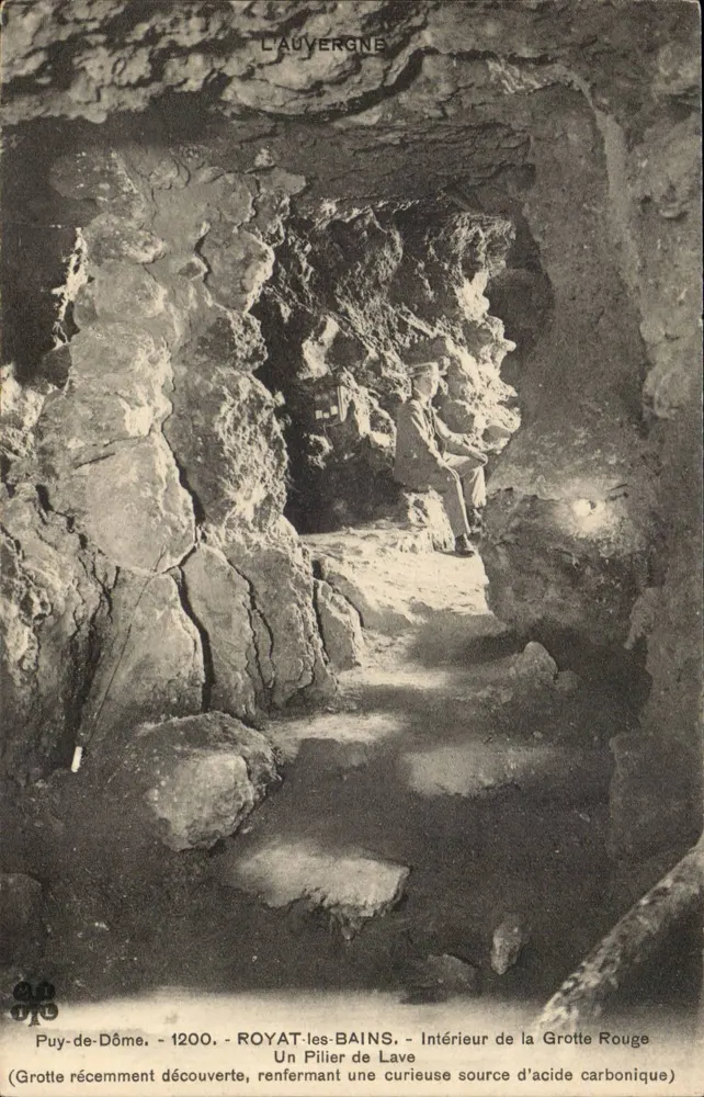 Puy-de-Dôme - Royat-les-Bains - Innenraum der Roten Höhle - Vorderseite
