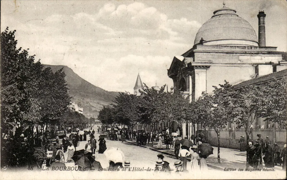 La Bourboule — Boulevard de l'Hôtel-de-Ville — Édition des Magasins Réunis - Frente