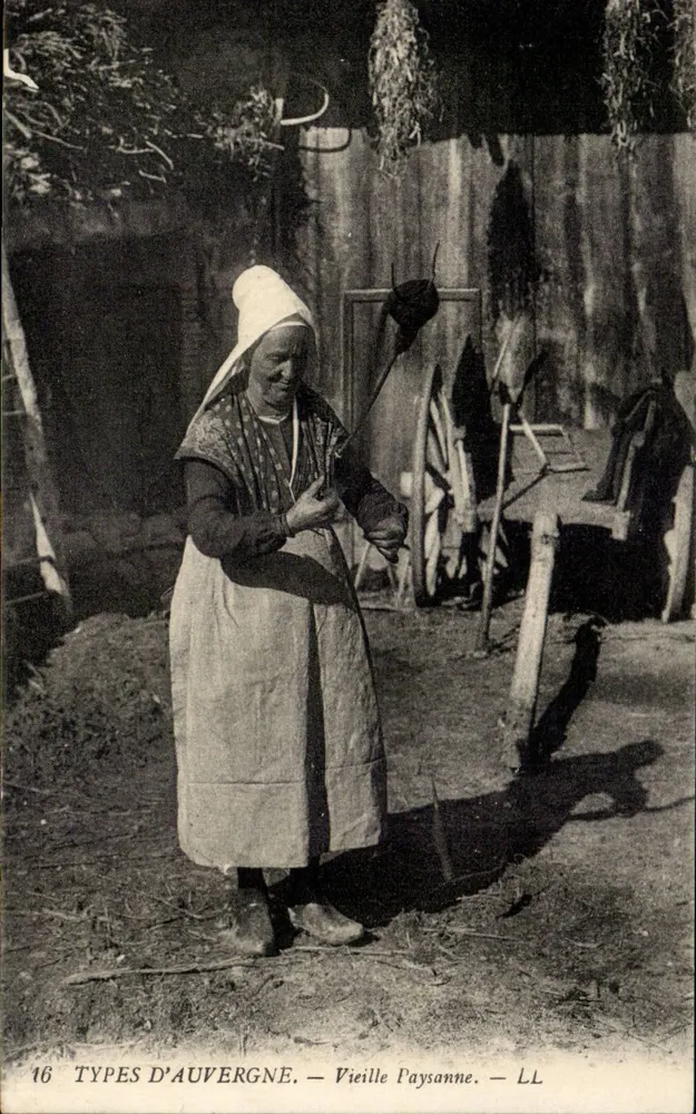 Auvergne — Alte Bauernfrau — LL - Vorderseite