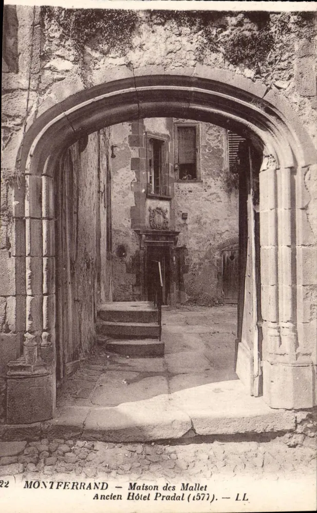 Montferrand — Ehemaliges Hotel Pradal (1571) — LL - Vorderseite