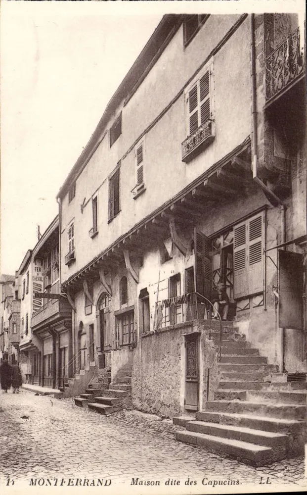Montferrand — Casa conhecida como dos Capuchinhos — Lévy & Neurdein, Paris - Frente
