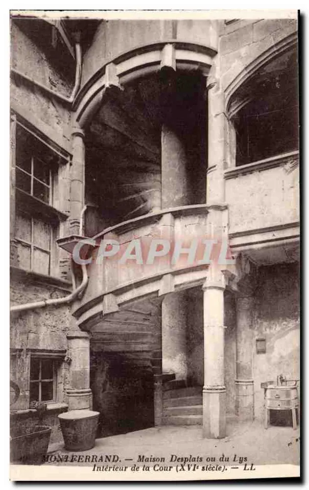Montferrand — Innenansicht der Cour (16. Jahrhundert) — Maison Desplats oder du Lys — LL - Vorderseite