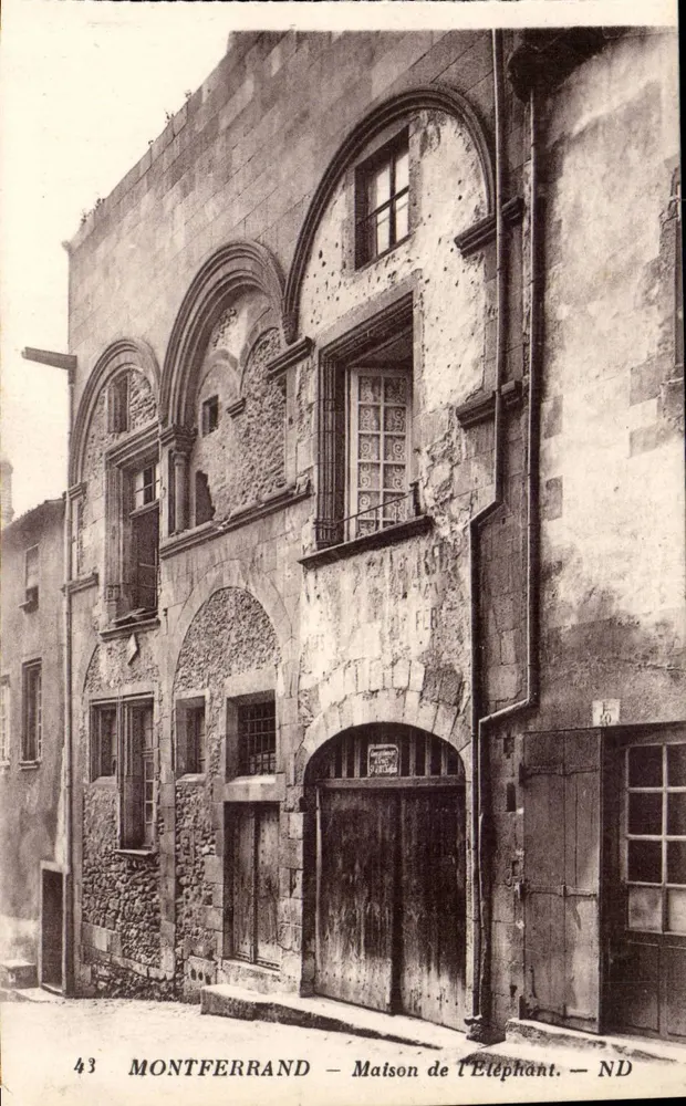 Montferrand — Dom Elefanta — ND - Awers