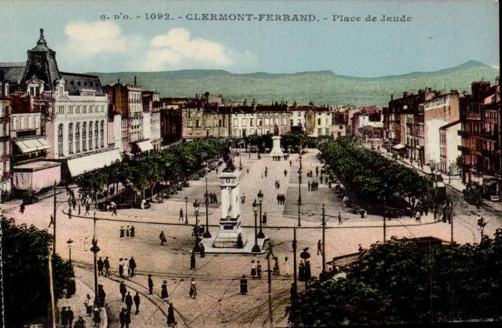 Clermont-Ferrand — Praça de Jaude — g. d'o. n° 1092 - Frente