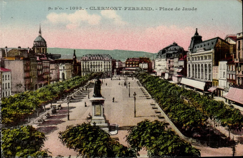 Clermont-Ferrand — Praça de Jaude — editor J. Gouttefanges, n° 1093 - Frente