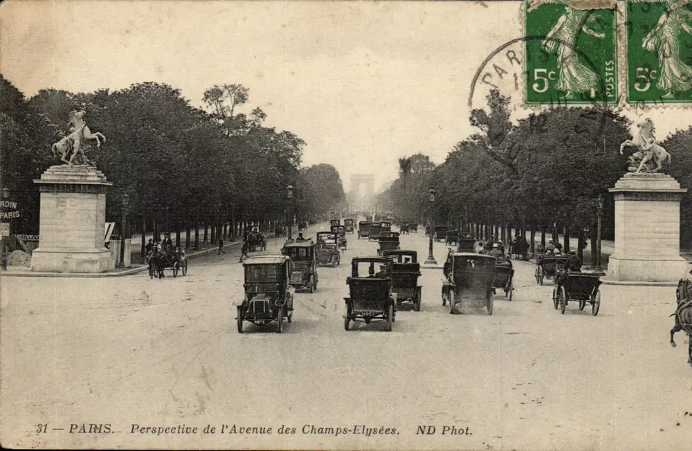 Paris — Perspectiva da Avenida dos Campos Elísios — ND Phot. - Frente
