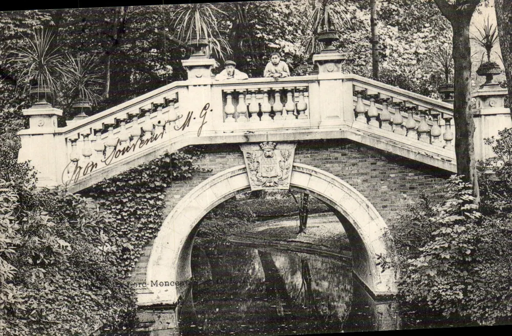 Bogenvormig brug in de tuinen van Monceau — uitgever 'Jardin Monceau' — serie-nummer VIII - Voorkant
