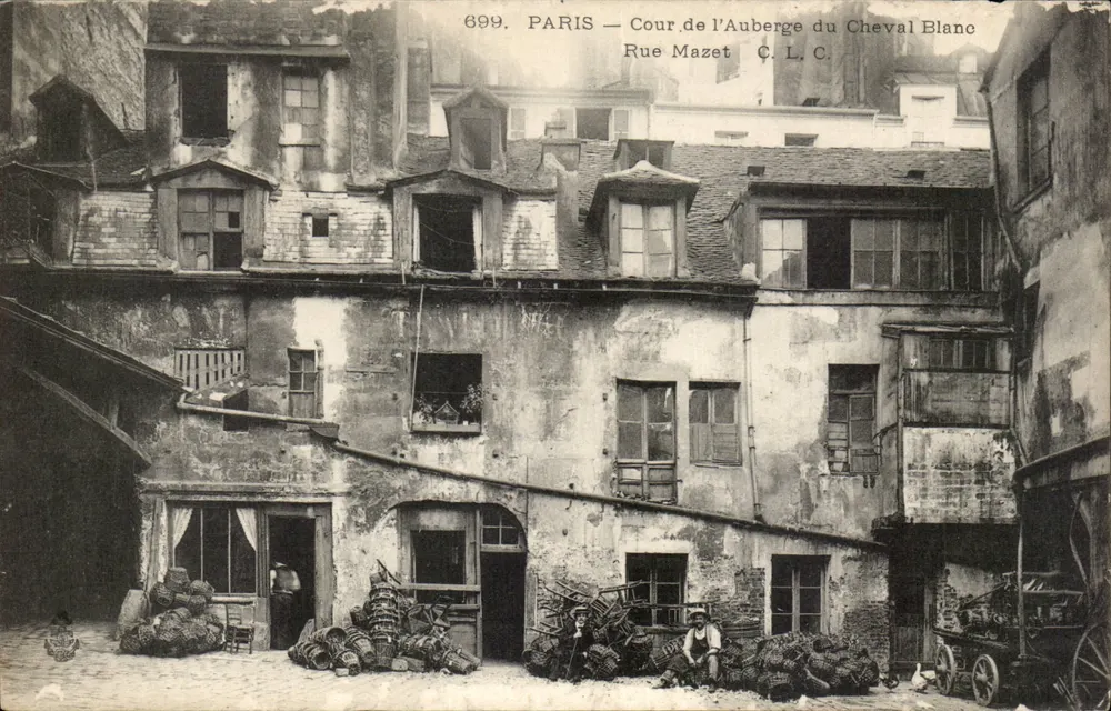Paris — Cour de l'Auberge du Cheval Blanc — Rue Mazet — C.L.C. — n°699 - Vorderseite