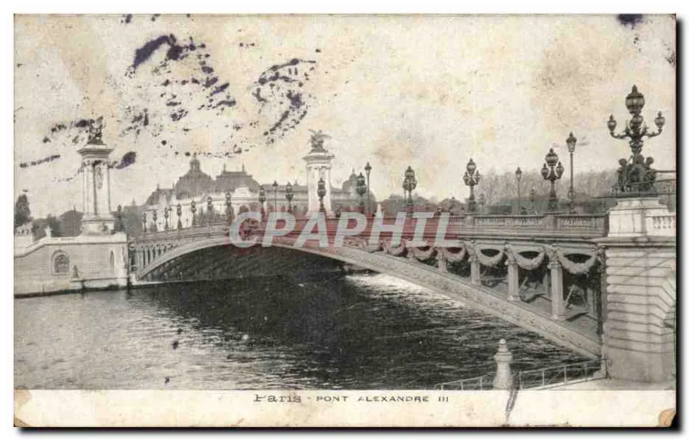 Paris - Pont Alexandre III — vista do ponte decorado com lanternas e guirlandas, editor não visível - Frente