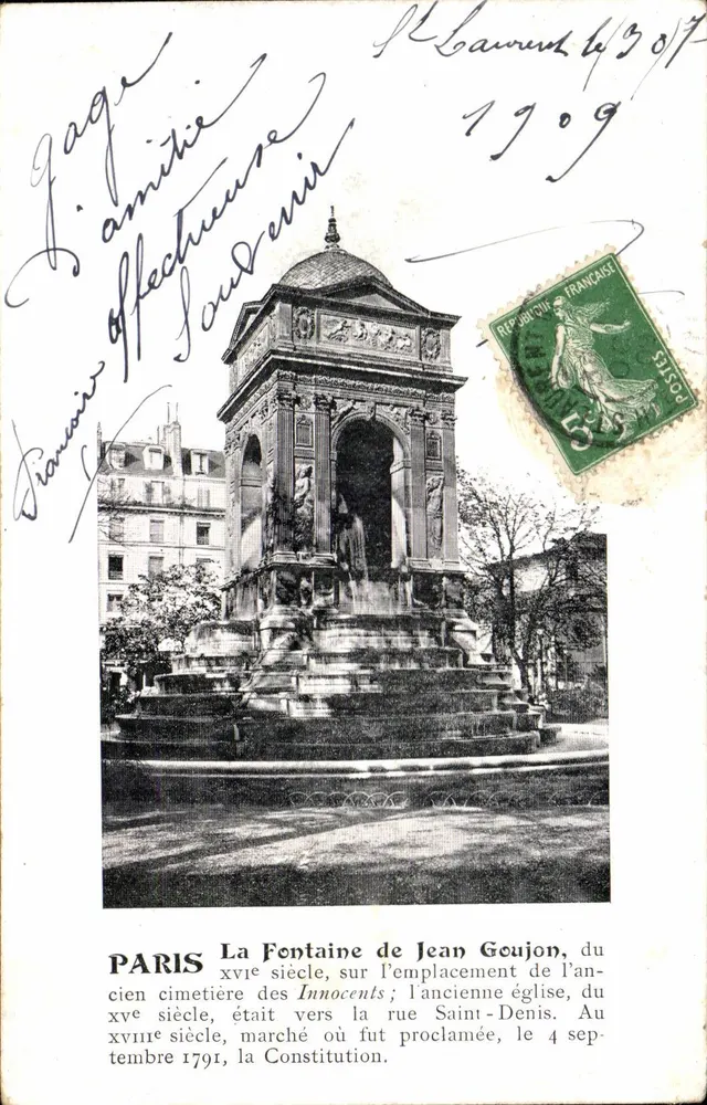 Paris - A Fonte de Jean Goujon — do século XVII, no local do antigo cemitério dos Inocentes - Frente