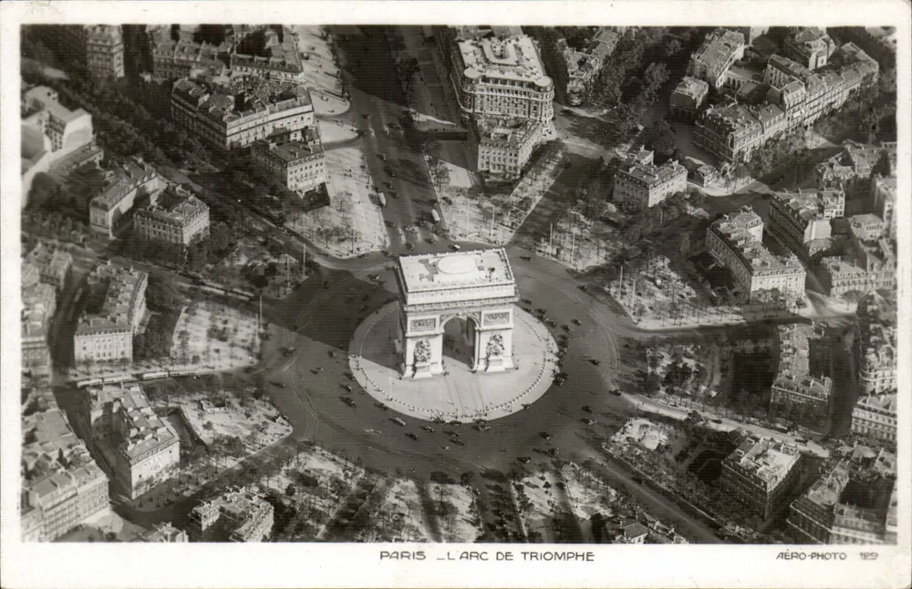 Paris — O Arco do Triunfo — Aéro-Photo 189 - Frente