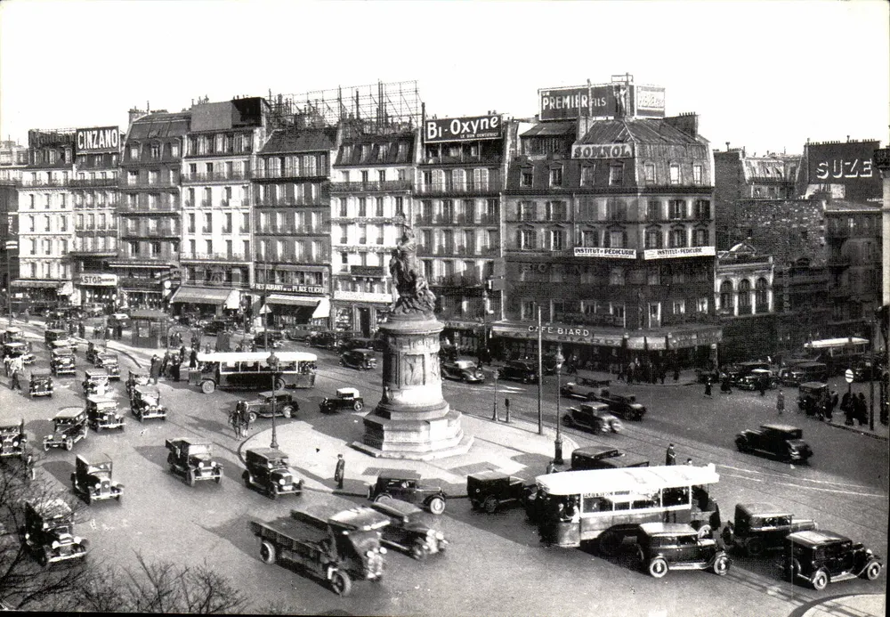 Pátio Clichy — Paris — edição ABEILLE-CARTES - Frente