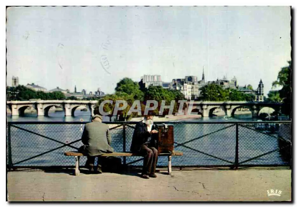 Zwei Männer sitzen auf einer Bank am Ufer der Seine — Blick vom Pont Neuf in Paris — Verlag IRIS - Vorderseite