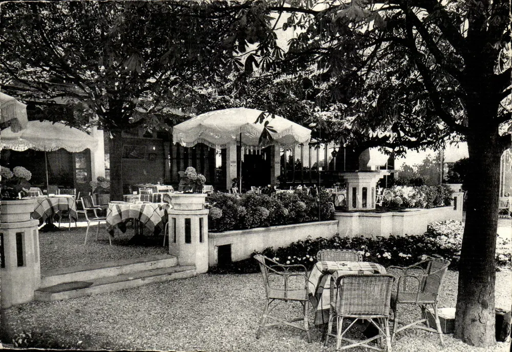Um canto das Terrasses — Les Piéladès — Estúdio Fotográfico Théo, Fontainebleau - Frente