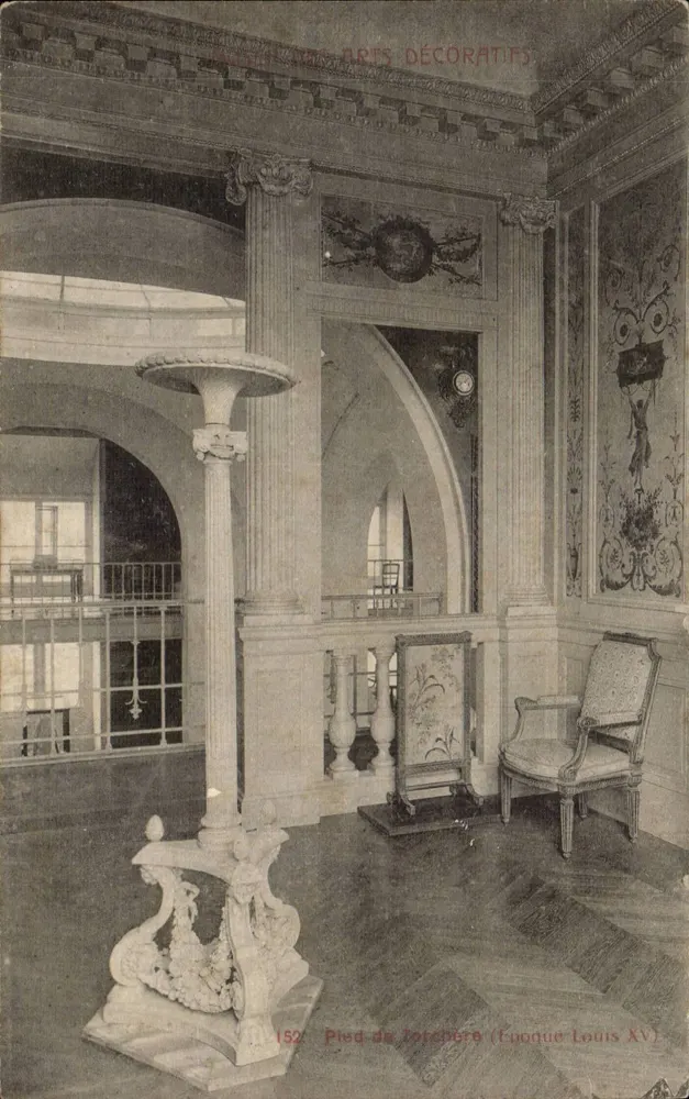 Pé de Torcheira — Época Luís XV — Museu dos Artes Decorativas, Paris - Frente