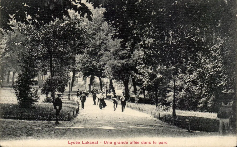 Lycée Lakanal — Breiter Weg im Park — Sini-Bromure, Paris - Vorderseite
