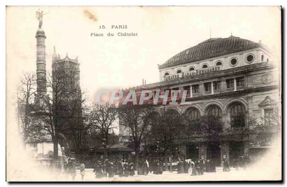 Place du Châtelet — Teatro Sarah Bernhardt — Paris - Frente