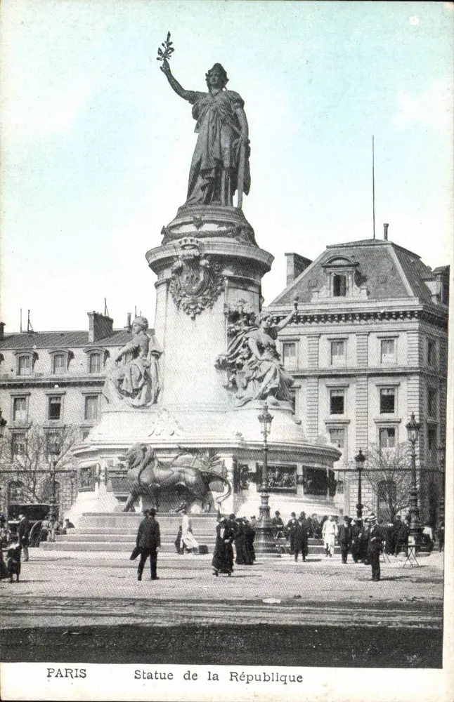 Paris — Estátua da República - Frente