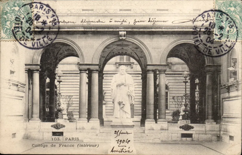 Collège de France (Innenraum) — zentrale Statue — Paris, 103 - Vorderseite