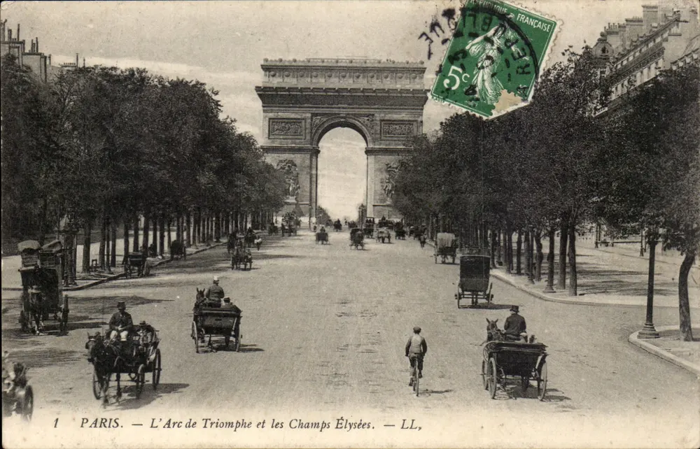 PARIS. — O Arco do Triunfo e os Campos Elísios. — LL, - Frente