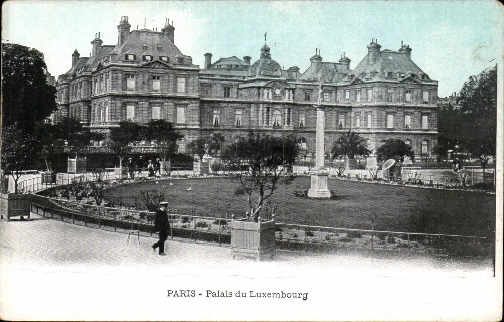 PARIS - Palais du Luxembourg — vista del jardín con columna — editor no identificado - Anverso