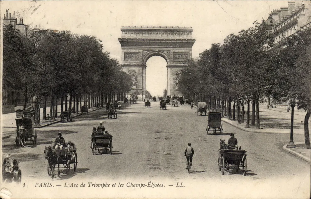 PARIS — O Arco do Triunfo e os Campos-Élisée — LL. - Frente