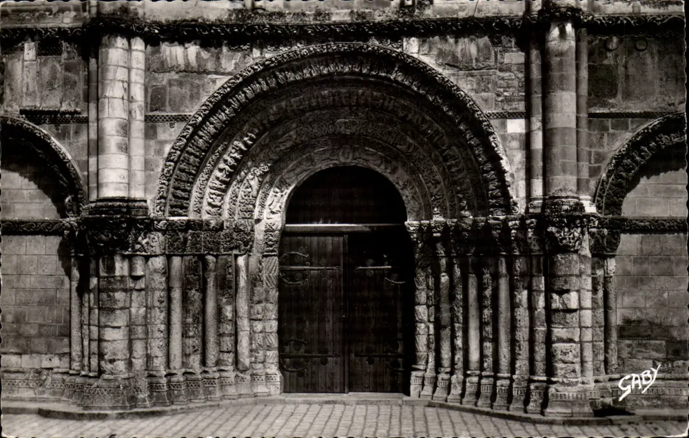 Saintes (Charente-Maritime) — Haupteingang der Abbaye aux Dames — Editions Gaby - Vorderseite