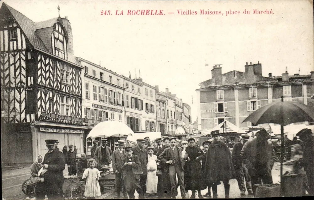 La Rochelle — Alte Häuser, Marktplatz — Verlag: , n° 243 - Vorderseite