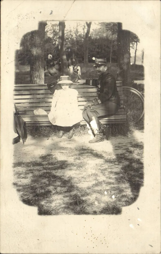 Soldat und Kind auf Bank — Park — Verlag La Rochelle, Nr. 17 - Vorderseite