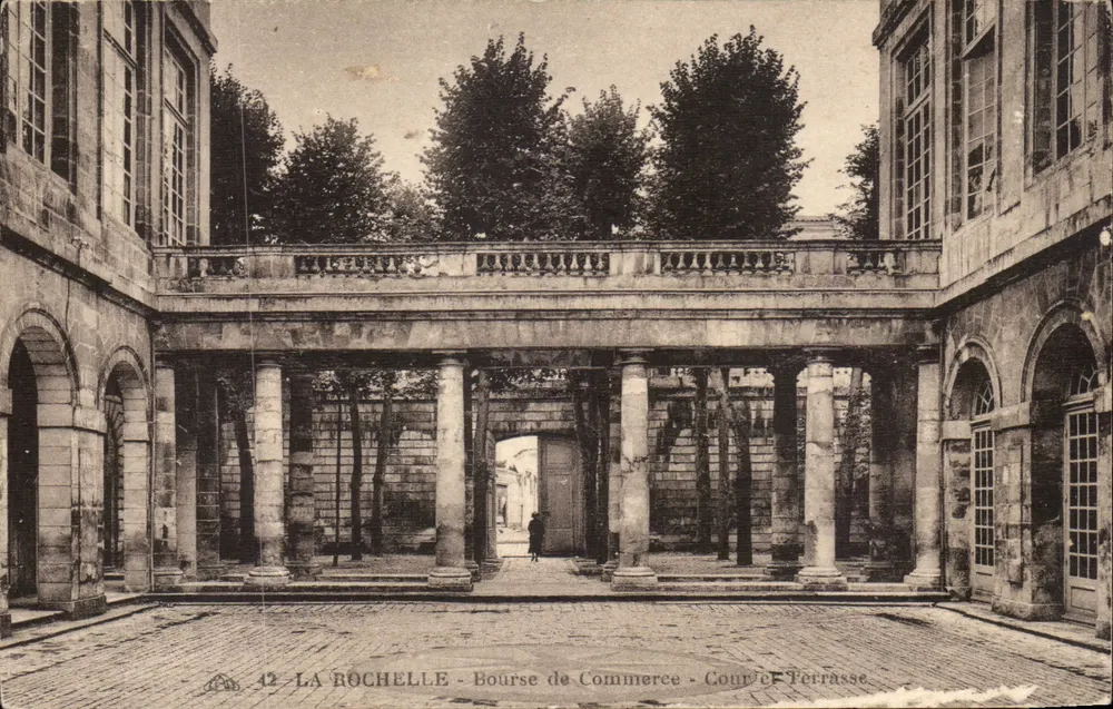 La Rochelle - Casa de Comércio - Pátio da Terrasse - Frente