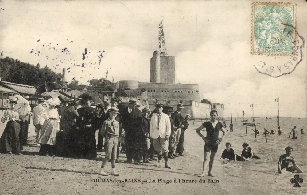 FOURAS-les-BAINS — A Praia na Hora do Banho — Editor não visível, número de série ilegível - Frente