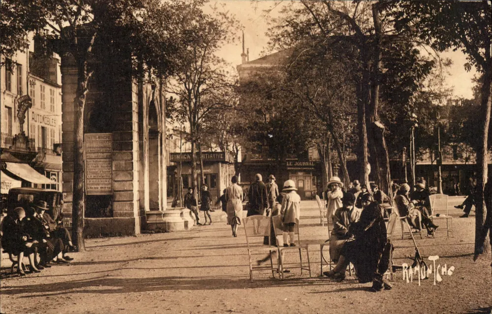 Rochefort — Place Colbert in Richtung Fontaine — Künstlerverleger Raymond Bergevin, La Rochelle - Vorderseite